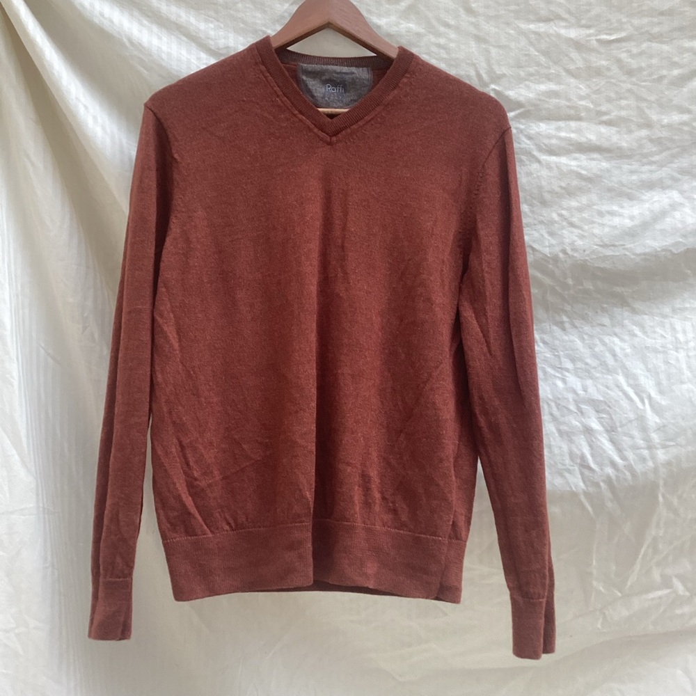 Raffi Men's Brick merino wool V-Neck Sweater, size medium